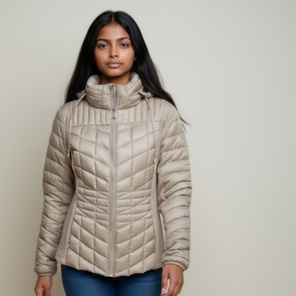 BERNARDO ladies puffer jacket exchange large, long sleeve with hood zipper front